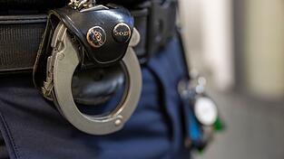 In Unterfranken sucht die Polizei nach einer Mutter, die ihre S&ouml;hne unerlaubt aus einer Jugendeinrichtung abgeholt haben soll. (Symbolbild)