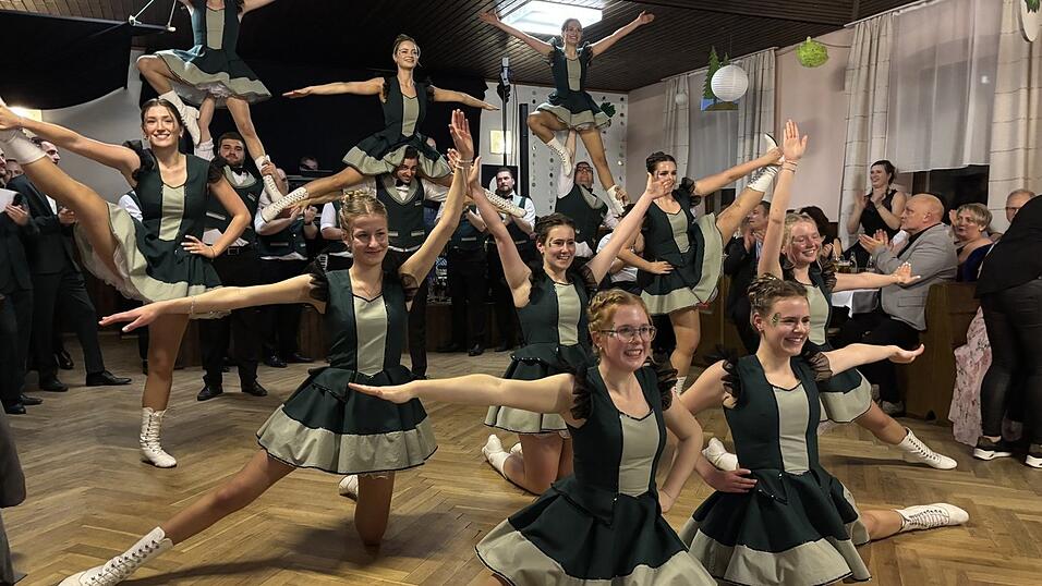 Der krönende Abschluss des Gardetanzes Der krönende Abschluss des Gardetanzes