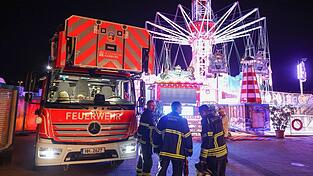 Das Kettenkarussell konnte ohne Eingreifen der Einsatzkräfte wieder auf den Boden zurückkehren. Das Kettenkarussell konnte ohne Eingreifen der Einsatzkräfte wieder auf den Boden zurückkehren.