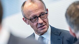 Merz weist die SPD-Vorwürfe erneut zurück. Merz weist die SPD-Vorwürfe erneut zurück.