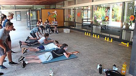 Das Armbrustschießen kam bei den Schülern gut an.