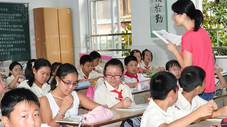Stefanie Maier hat ihre Oma in China besucht. Bei der Gelegenheit ist sie eine Woche auf eine chinesische Grundschule gegangen.