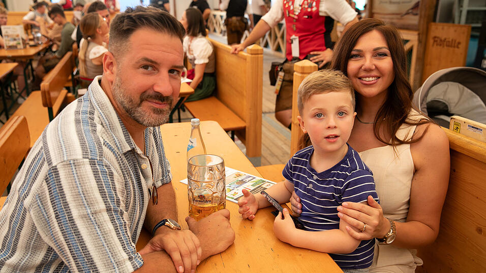 Die Partybilder vom Sonntag, 10. August, aus dem Festzelt Nothaft. Die Partybilder vom Sonntag, 10. August, aus dem Festzelt Nothaft.