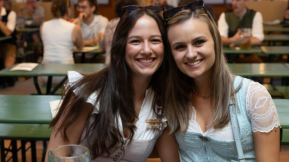 Die Partybilder vom Dienstag, 11. August, aus dem Festzelt Reisinger. Die Partybilder vom Dienstag, 11. August, aus dem Festzelt Reisinger.