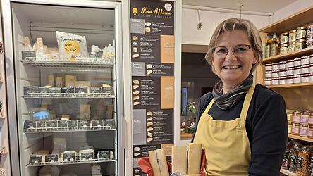 Claudia Einzelberger-Scholz mit der Käseauswahl. Claudia Einzelberger-Scholz mit der Käseauswahl.