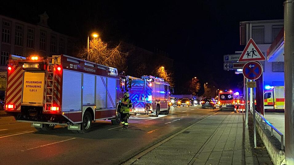 Unfall am Dienstag am Stadtgraben: Einsatzkräfte von Freiwilliger Feuerwehr und Rettungsdienst waren im Einsatz. Unfall am Dienstag am Stadtgraben: Einsatzkräfte von Freiwilliger Feuerwehr und Rettungsdienst waren im Einsatz.
