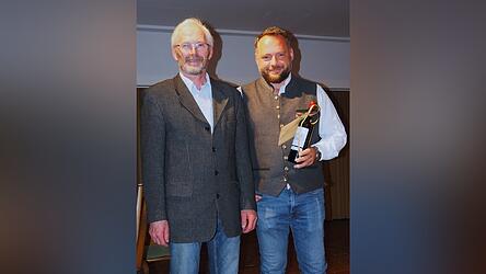 Vorsitzender Karl Vislmeier dankte Armin Maier...