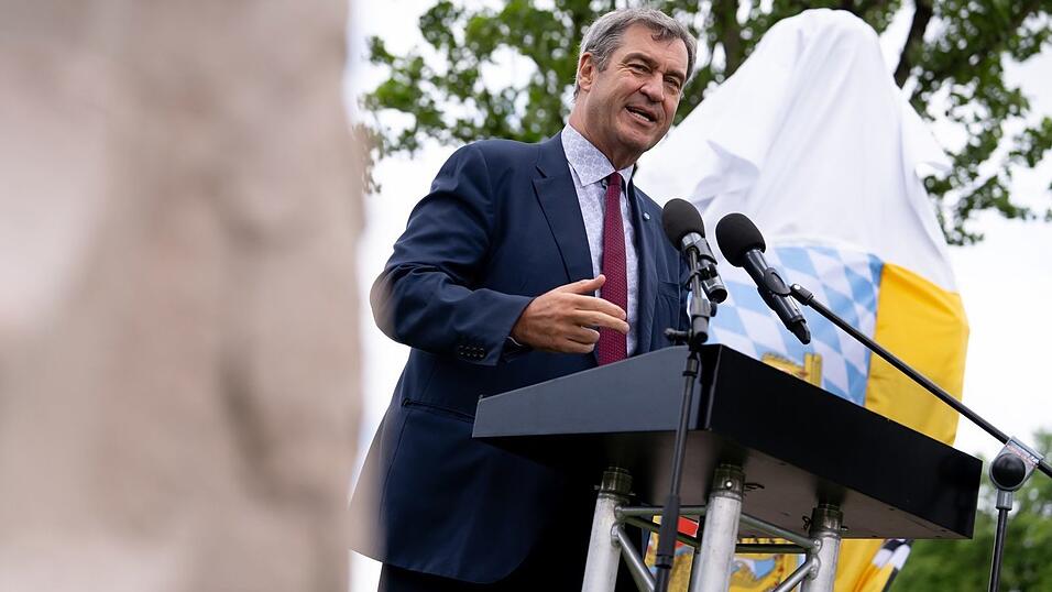 Bayerns Ministerpräsident Markus Söder (CSU) nimmt an der Enthüllung eines Denkmals anlässlich des 140. Todestages des bayerischen «Märchenkönigs» Ludwig II. teil. Bayerns Ministerpräsident Markus Söder (CSU) nimmt an der Enthüllung eines Denkmals anlässlich des 140. Todestages des bayerischen «Märchenkönigs» Ludwig II. teil.