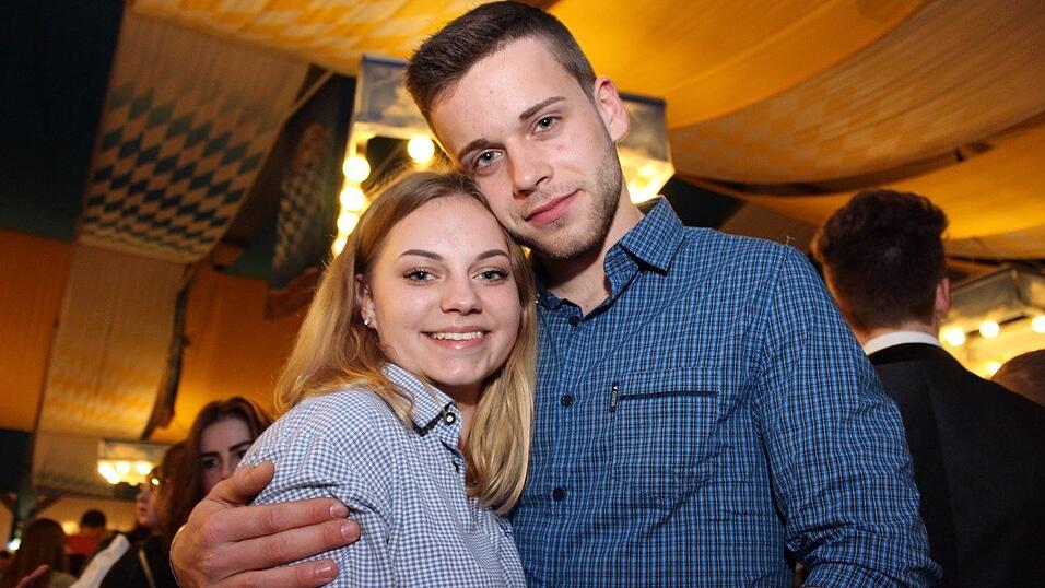 Die Fr&uuml;hjahrsdult 2017 in Landshut neigt sich dem Ende entgegen. Grund genug, noch einmal richtig in den Bierzelten zu feiern - abgerundet vom traditionellen Feuerwerk.