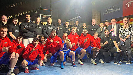 Bereit f&uuml;r den Bundesliga-Auftaktkampf am Samstagabend in der Ejadonhalle: die beiden Staffeln von MBR 31/46 Hamm und des BC Straubing.