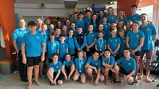 Die Hengersberger Schwimmer mit ihren Trainern Manuela Donaubauer, Jasmin Ebner, Nicole Sauer, Valentin Simbeck und Regina Steininger. Die Hengersberger Schwimmer mit ihren Trainern Manuela Donaubauer, Jasmin Ebner, Nicole Sauer, Valentin Simbeck und Regina Steininger.