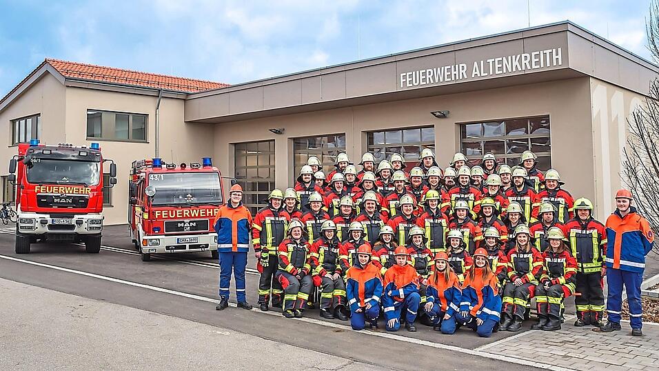 Ein historischer Tag f&uuml;r die Feuerwehr Altenkreith. Nach zweieinhalb Jahren Planung und eineinhalb Jahren Bauzeit ist das neue Ger&auml;tehaus bezugsfertig. Ab sofort r&uuml;cken die Aktiven vom Drei-H&auml;user-Weg aus.