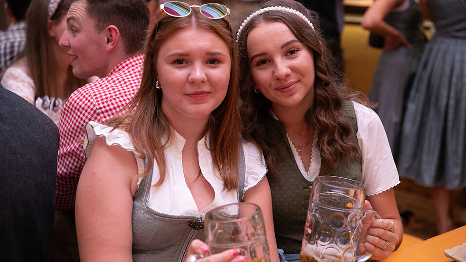 Die Partybilder vom Sonntag, 10. August, aus dem Festzelt Krönner. Die Partybilder vom Sonntag, 10. August, aus dem Festzelt Krönner.
