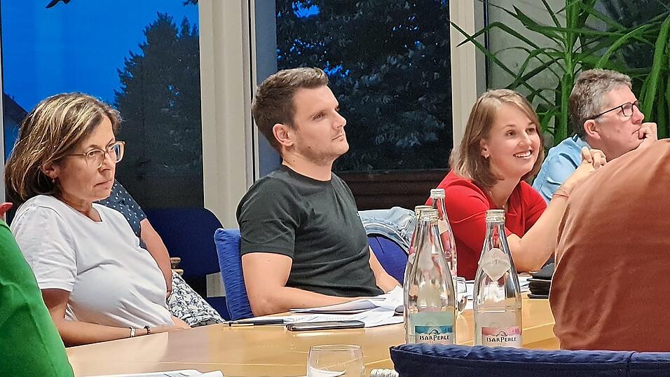 Dina Stutz (3.v.l.) ist selbst junge Mutter und forderte deshalb, dass der Kindergarten weiterhin kostenlos sein soll.