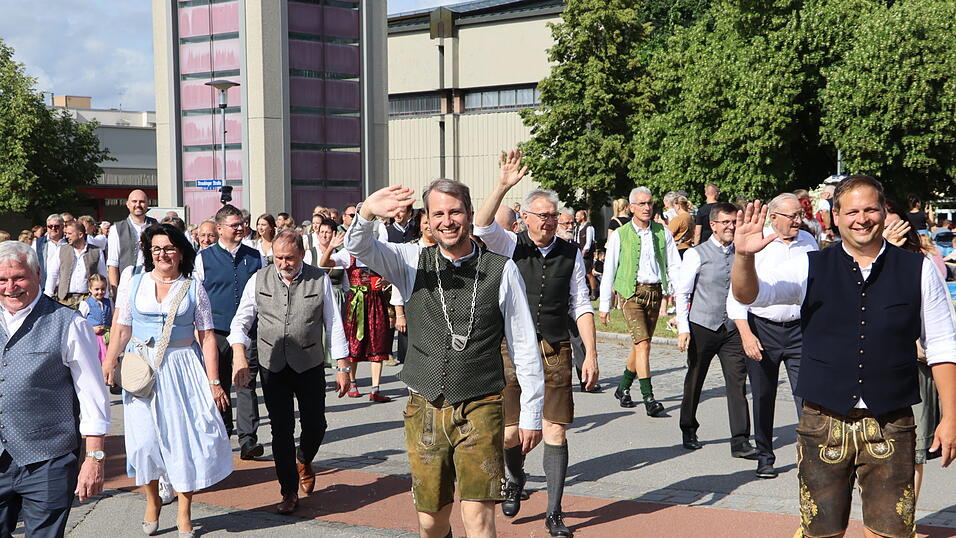 Am Freitag startete das Landauer Volksfest.