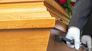 Der Beruf des Bestatters ist In Wirklichkeit sehr komplex und verlangt von denen, die ihn ausüben, einiges.