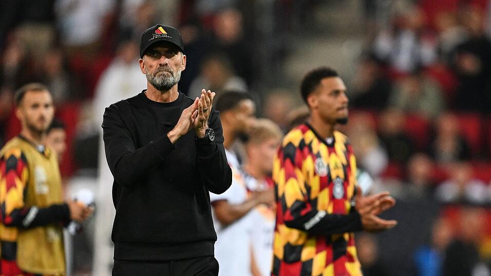Bundestrainer Jürgen Klopp nach der Niederlage gegen Griechenland. Bundestrainer Jürgen Klopp nach der Niederlage gegen Griechenland.