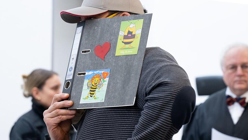 Einer der Angeklagten im Gerichtssaal des Landgerichts Ingolstadt. (Archivbild) Einer der Angeklagten im Gerichtssaal des Landgerichts Ingolstadt. (Archivbild)