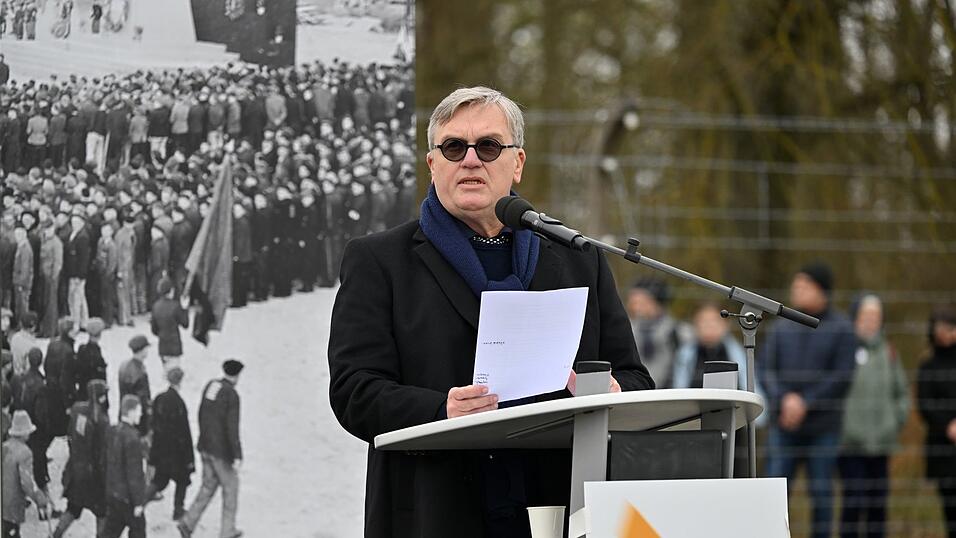 Der Entertainer Hape Kerkeling ist zu einer Anhörung im Justizausschuss des Thüringer Landtag zu einem möglichen AfD-Verbotsverfahren geladen. (Archivbild) Der Entertainer Hape Kerkeling ist zu einer Anhörung im Justizausschuss des Thüringer Landtag zu einem möglichen AfD-Verbotsverfahren geladen. (Archivbild)