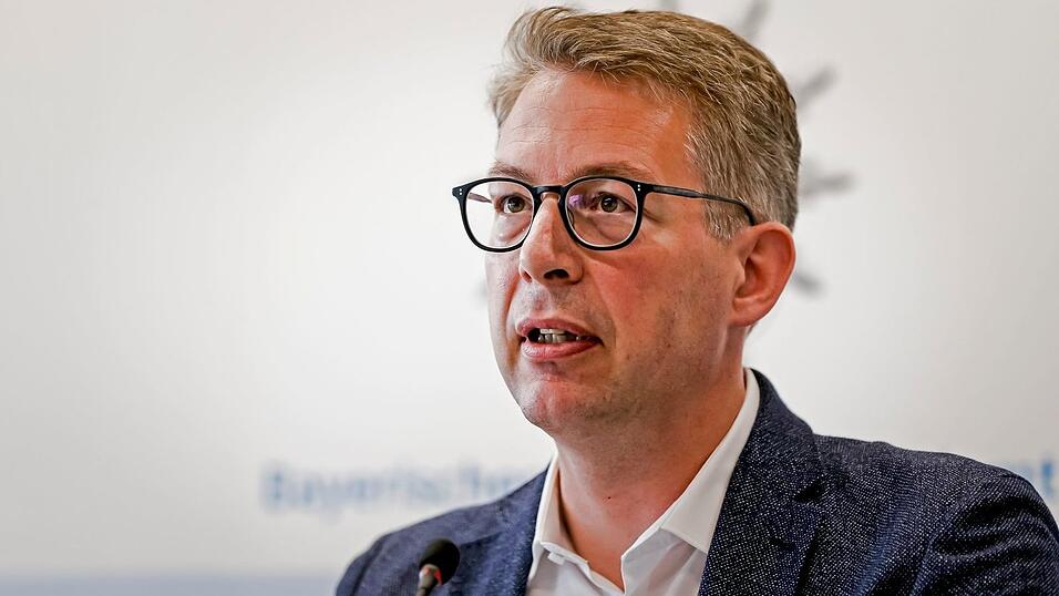 Die Nachfahren jüdischer Kunsthändler kritisieren Bayerns Kunstminister Markus Blume (CSU) für seinen Umgang mit Raubkunst.