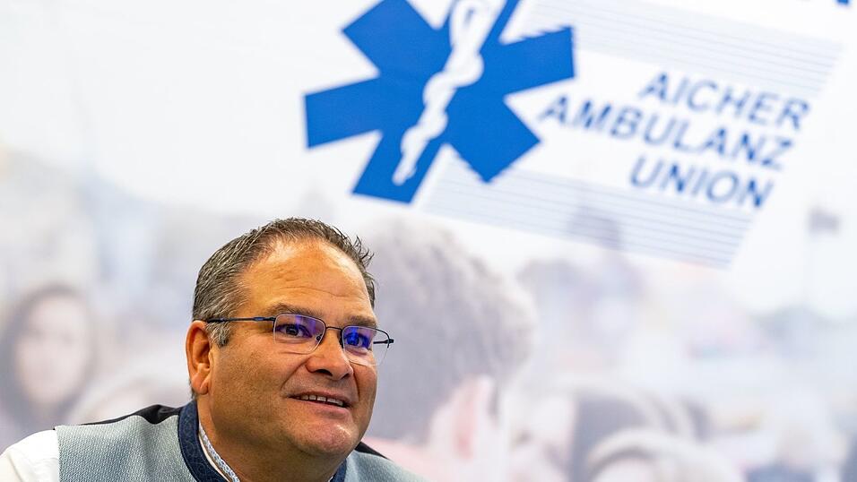 Michel Belcijan, Gesch&auml;ftsf&uuml;hrer der Aicher Ambulanz Union, sieht die Sanit&auml;tsstation f&uuml;r den Wiesnstart gut ger&uuml;stet.