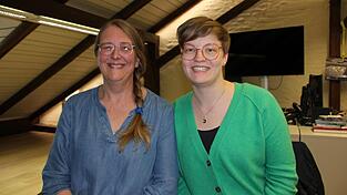 Bettina Armansperg (links) und Josepha Schreiner aus dem Team der Chamer Beleghebammen.