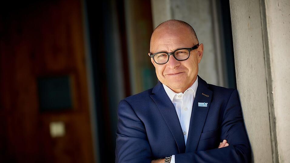 Andreas Löffert kümmert sich jetzt auch auf der politischen Ebene um die Belange der Deutschen Binnenhäfen. Andreas Löffert kümmert sich jetzt auch auf der politischen Ebene um die Belange der Deutschen Binnenhäfen.