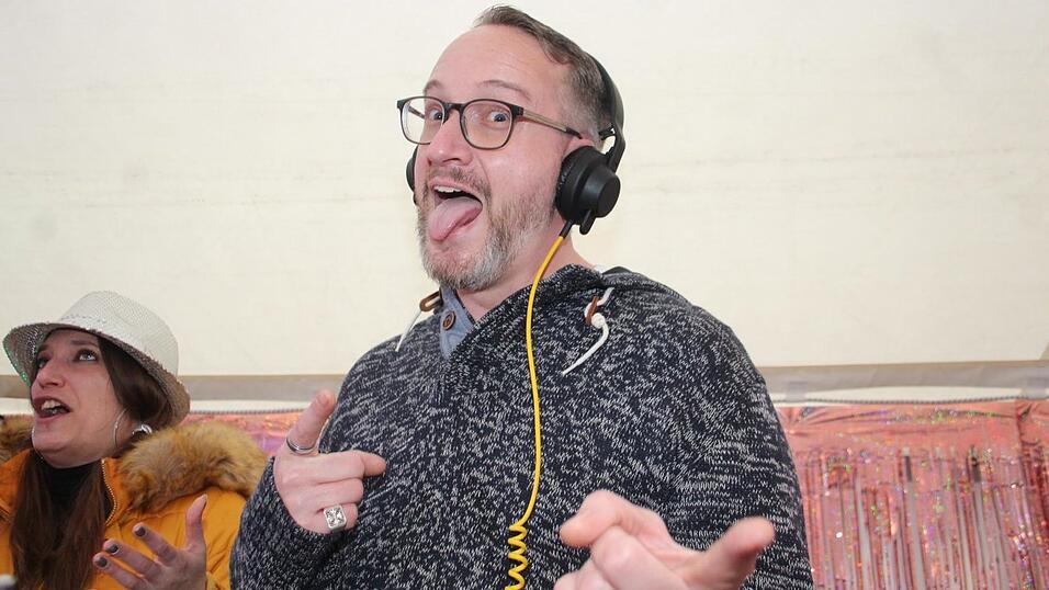 Viele Faschings-Fans haben sich am Samstag den Umzug in Langenbach angesehen. Viele Faschings-Fans haben sich am Samstag den Umzug in Langenbach angesehen.