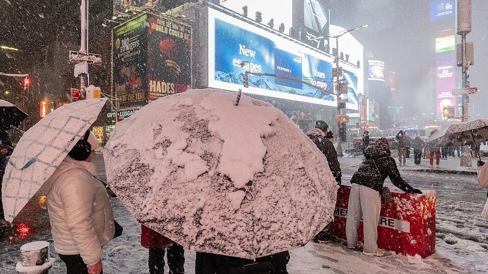 Im New York wurden zum Teil über 38 Zentimeter gemessen. Im New York wurden zum Teil über 38 Zentimeter gemessen.