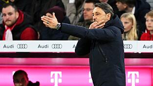 Dortmund-Trainer Niko Kovac ärgert sich im Topspiel in München über den Schiedsrichter.