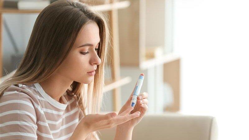 Menschen mit Diabetes Typ 1 müssen oft ihren Blutzucker checken. Menschen mit Diabetes Typ 1 müssen oft ihren Blutzucker checken.