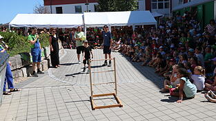 Geschicklichkeitsspiele gehörten zur Abschlussveranstaltung der Mainburger Spielwoche.