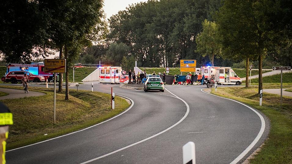 Auf der B299 bei Neustadt an der Donau hat sich am Mittwochabend ein tödlicher Unfall ereignet. Auf der B299 bei Neustadt an der Donau hat sich am Mittwochabend ein tödlicher Unfall ereignet.
