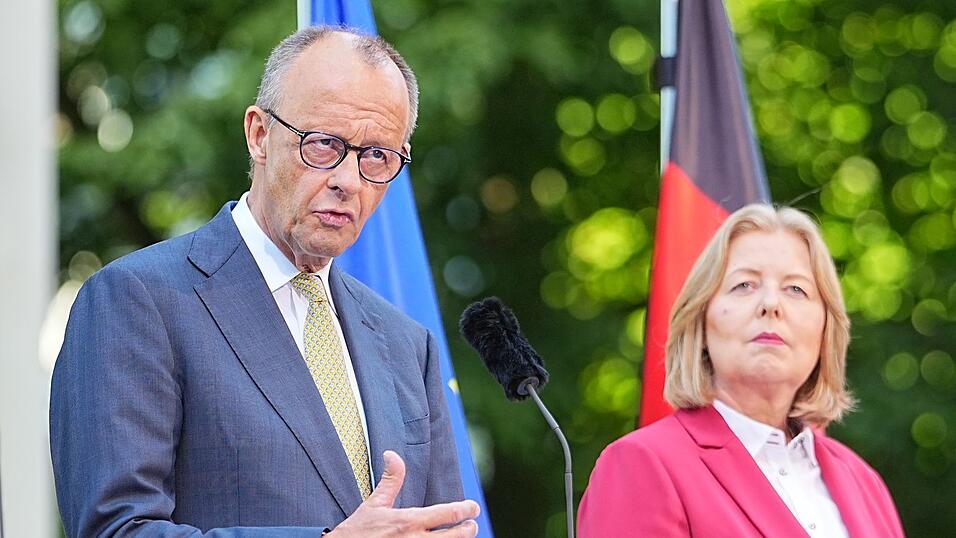 Kanzler Merz und Arbeitsministerin Bas wollen das Rentenreformpaket z&uuml;gig umsetzen. (Archivbild)