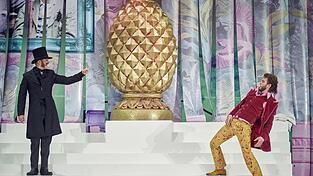 Zwei Freunde im Konflikt: Jack (Philipp Quest, links) und Algernon (David Markandaya Campling) Zwei Freunde im Konflikt: Jack (Philipp Quest, links) und Algernon (David Markandaya Campling)