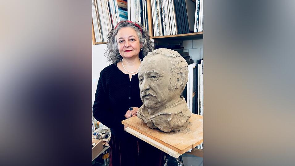 Die K&uuml;nstlerin Ioana Luca hat Gustl Bayrhammer modelliert.