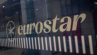 Im Bahnverkehr durch den Eurotunnel kann es auch am Tag nach dem gro&szlig;en Reisechaos zu Versp&auml;tungen und Zugausf&auml;llen kommen.