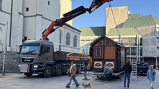 Die letzten Tage wurde rund um die Neupfarrkirche wieder der städtische Christkindlmarkt aufgebaut. Der beginnt kommende Woche.