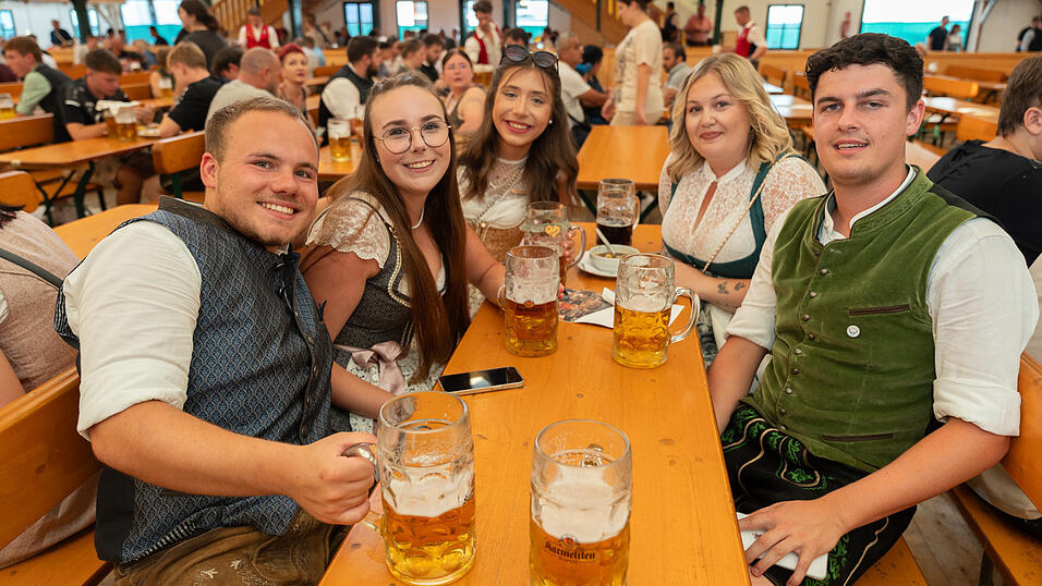 Die Partybilder vom Montag, 21. August 2023, aus dem Festzelt Nothaft. Die Partybilder vom Montag, 21. August 2023, aus dem Festzelt Nothaft.