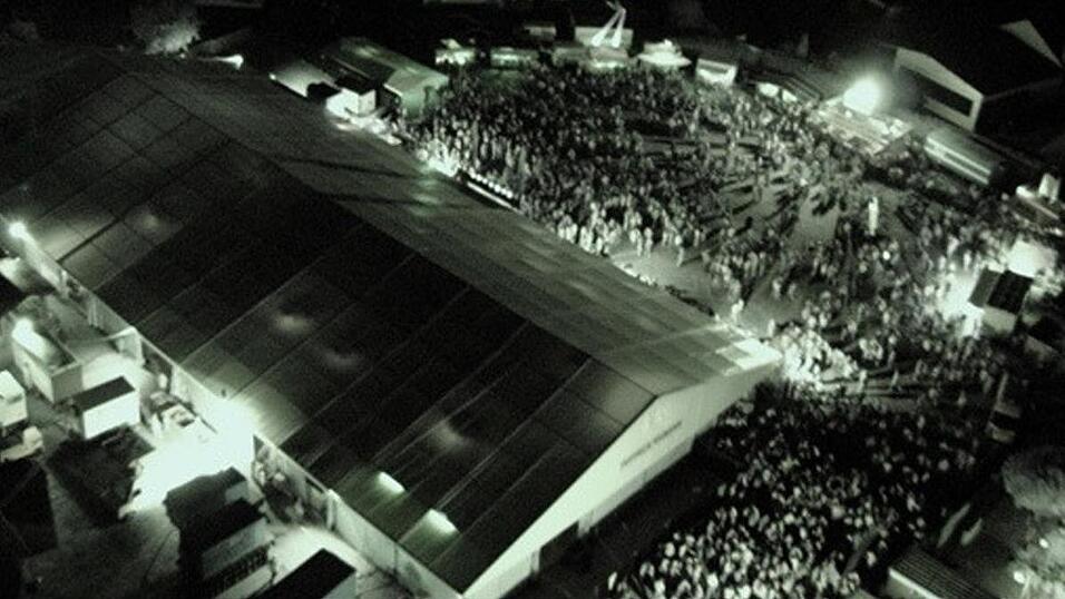 Die Feier fand zunächst in einer Halle auf dem Hof der Familie Maidl statt. Die Feier fand zunächst in einer Halle auf dem Hof der Familie Maidl statt.