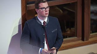 Der umstrittene Landtagsabgeordnete Daniel Halemba geht im Kommunalwahlkampf für die AfD als Spitzenkandidat in Würzburg ins Rennen (Archivbild). Der umstrittene Landtagsabgeordnete Daniel Halemba geht im Kommunalwahlkampf für die AfD als Spitzenkandidat in Würzburg ins Rennen (Archivbild).