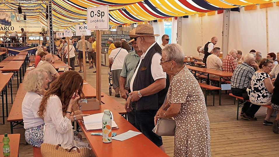 Die Senioren konnten sich ihre Markerl abholen.