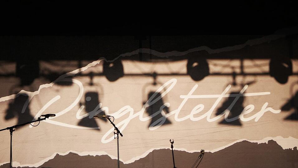 Mit seiner Tour zum Album 'Heile Welt' war Hannes Ringlstetter zweimal in Passau zu Gast.