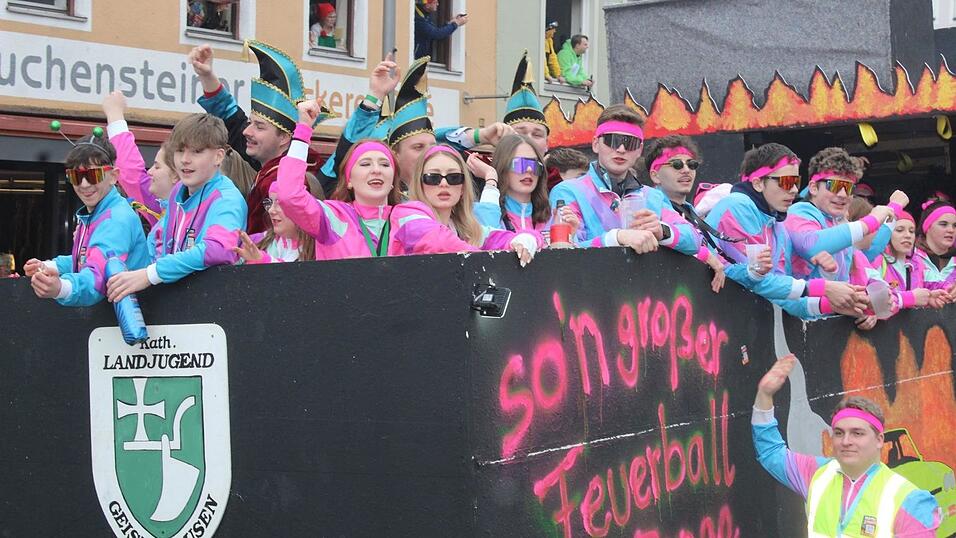 Beste Stimmung herrschte beim Rosenmontagszug in Geisenhausen.