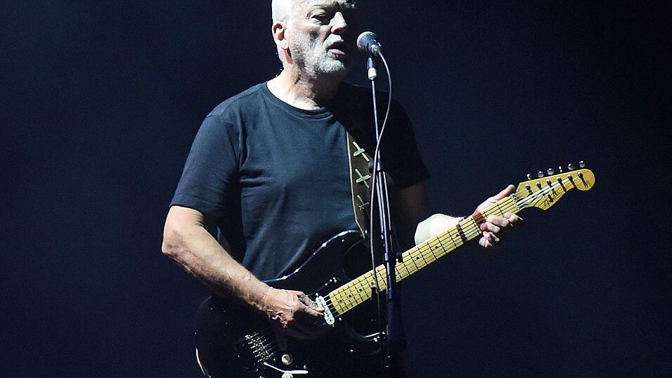 David Gilmour verz&uuml;ckt Fans auf der ganzen Welt mit seinem Gitarrenspiel.