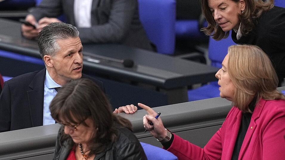 Wie schnell soll es gehen mit der Reform des Bürgergelds? Kanzleramtsminister Frei (CDU) meint, Arbeitsministerin Bas (SPD) sollte schon «in den nächsten Tagen» liefern. (Archivbild) Wie schnell soll es gehen mit der Reform des Bürgergelds? Kanzleramtsminister Frei (CDU) meint, Arbeitsministerin Bas (SPD) sollte schon «in den nächsten Tagen» liefern. (Archivbild)