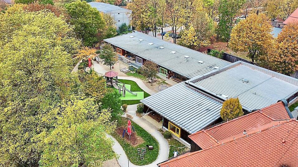 Das Kinderhaus „St. Elisabeth“ ist der größte Further Kindergarten. Doch nicht nur dort, auch in den anderen drei Einrichtungen der Grenzstadt müssen sich die Eltern nun auf eine Erhöhung des monatlichen Beitrags um 100 Euro pro Kind einstellen. Das Kinderhaus „St. Elisabeth“ ist der größte Further Kindergarten. Doch nicht nur dort, auch in den anderen drei Einrichtungen der Grenzstadt müssen sich die Eltern nun auf eine Erhöhung des monatlichen Beitrags um 100 Euro pro Kind einstellen.