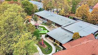 Das Kinderhaus „St. Elisabeth“ ist der größte Further Kindergarten. Doch nicht nur dort, auch in den anderen drei Einrichtungen der Grenzstadt müssen sich die Eltern nun auf eine Erhöhung des monatlichen Beitrags um 100 Euro pro Kind einstellen. Das Kinderhaus „St. Elisabeth“ ist der größte Further Kindergarten. Doch nicht nur dort, auch in den anderen drei Einrichtungen der Grenzstadt müssen sich die Eltern nun auf eine Erhöhung des monatlichen Beitrags um 100 Euro pro Kind einstellen.