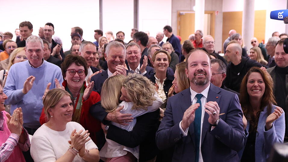 Freude bei der CSU &uuml;ber ein starkes Ergebnis.