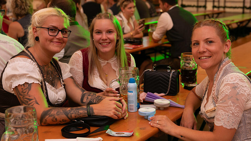 Die Partybilder vom Freitag, 15. August, aus dem Festzelt Greindl. Die Partybilder vom Freitag, 15. August, aus dem Festzelt Greindl.